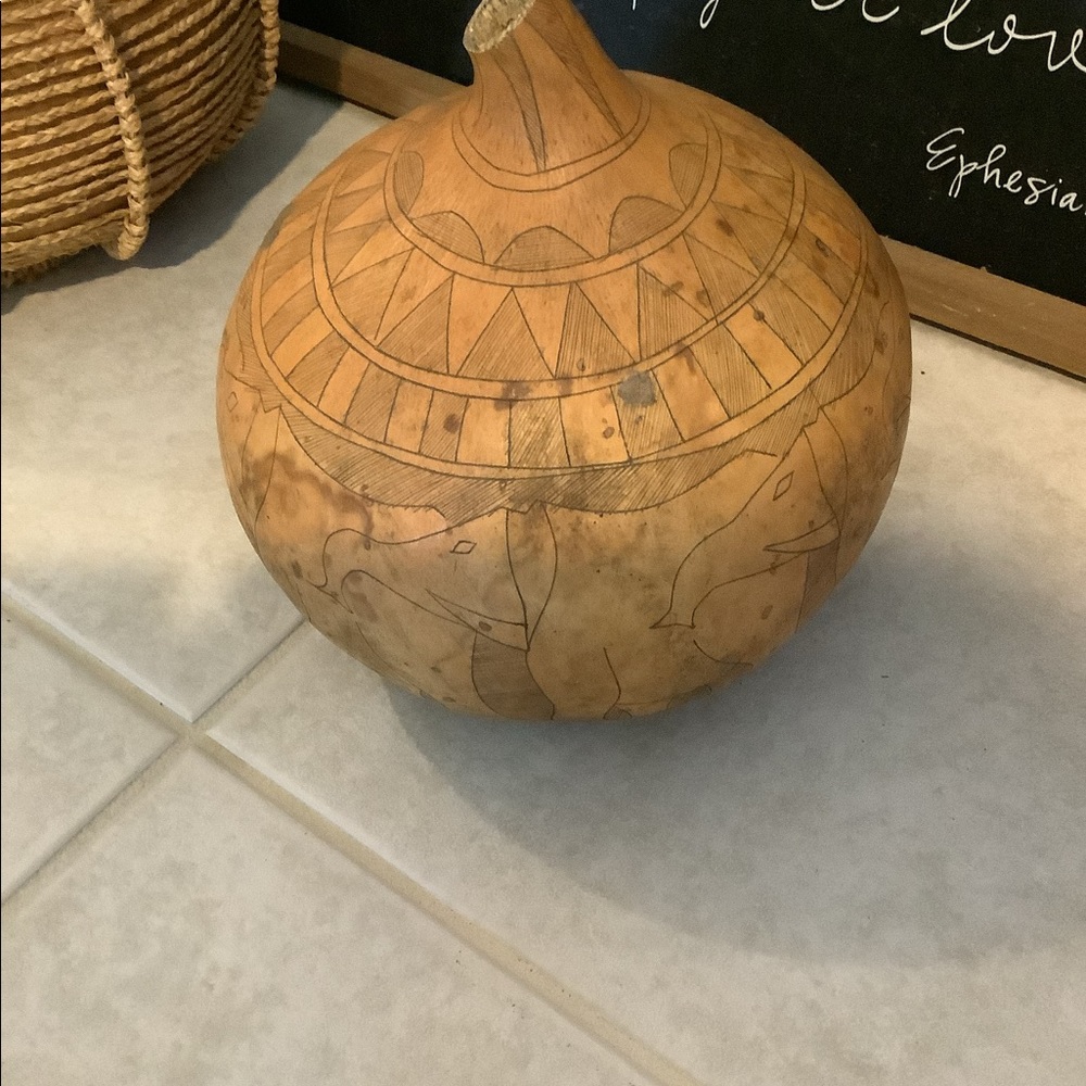 SOLD.  Vintage African Carved Calbash Gourd Water Vessel - Picture 4 of 4